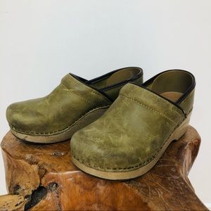Dansko Clogs - Size 35 (US 5.5-6)